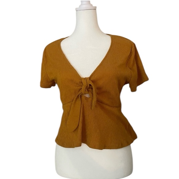 Urban Outfitters Lefties peek a boo mustard Tie-Front Women Top Size M - Picture 1 of 6